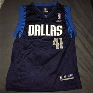 Boy’s Dallas Mavericks Dirk Jersey